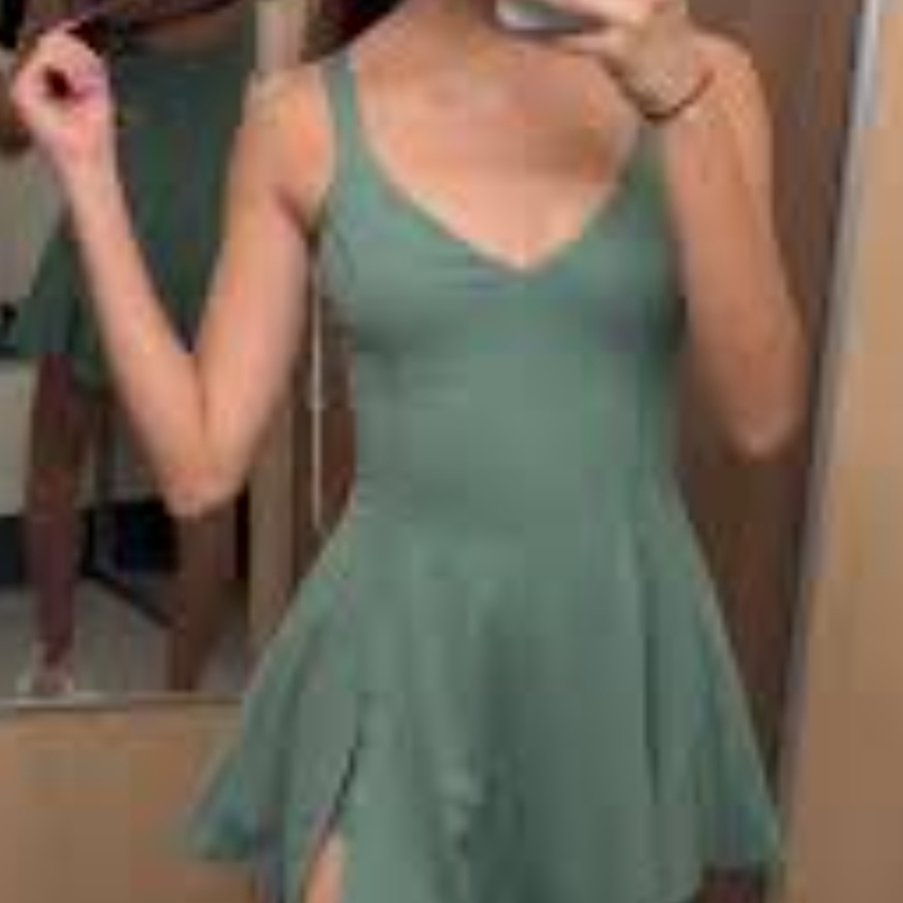 Elegant Black Sleeveless Dress - Picture 2 of 2
